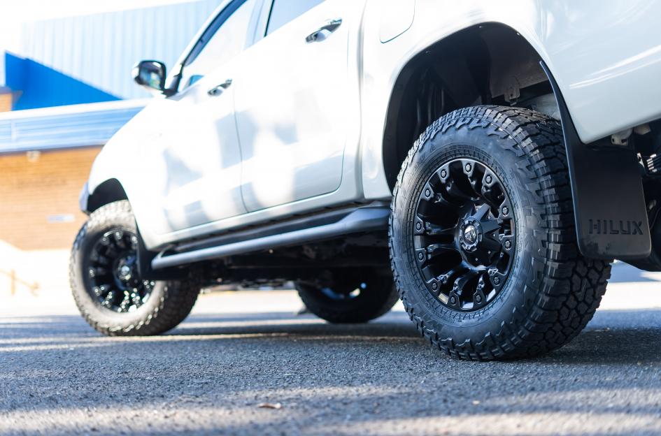 TOYOTA HILUX N80 4WD VAPOR MATTE BLACK